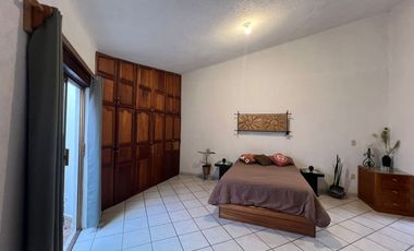 CASA EN VENTA DE UNA PLANTA A 2 CALLES DEL CENTRO DE SANTA MARÍA, ARQUITECTURA COLONIAL MEXICANA