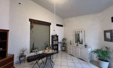 CASA EN VENTA DE UNA PLANTA A 2 CALLES DEL CENTRO DE SANTA MARÍA, ARQUITECTURA COLONIAL MEXICANA