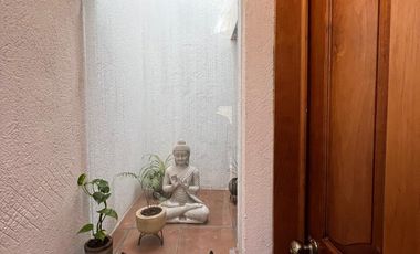 CASA EN VENTA DE UNA PLANTA A 2 CALLES DEL CENTRO DE SANTA MARÍA, ARQUITECTURA COLONIAL MEXICANA