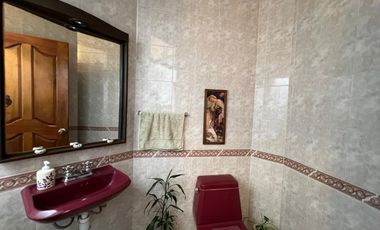 CASA EN VENTA DE UNA PLANTA A 2 CALLES DEL CENTRO DE SANTA MARÍA, ARQUITECTURA COLONIAL MEXICANA