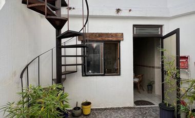 CASA EN VENTA DE UNA PLANTA A 2 CALLES DEL CENTRO DE SANTA MARÍA, ARQUITECTURA COLONIAL MEXICANA