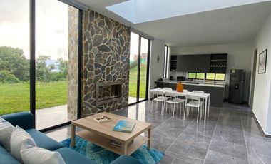 CASA CAMPESTRE AMOBLADA VIA TERMALES SANTA ROSA DE CABAL EN RENTA