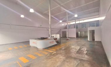SE VENDE LOCAL COMERCIAL EN AV. TOMAS MARZONA CDRA 33. LOCAL GRANDE DE 442 M2