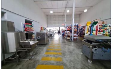 SE VENDE LOCAL COMERCIAL EN AV. TOMAS MARZONA CDRA 33. LOCAL GRANDE DE 442 M2
