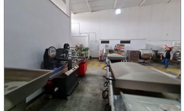 SE VENDE LOCAL COMERCIAL EN AV. TOMAS MARZONA CDRA 33. LOCAL GRANDE DE 442 M2
