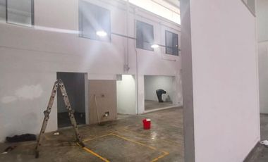 SE VENDE LOCAL COMERCIAL EN AV. TOMAS MARZONA CDRA 33. LOCAL GRANDE DE 442 M2