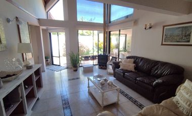 ¡Oportunidad única! Se vende comoda casa en Condominio Quinto Centenario.