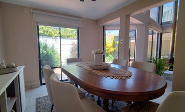 ¡Oportunidad única! Se vende comoda casa en Condominio Quinto Centenario.