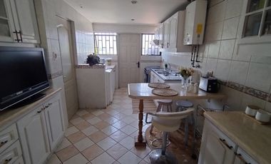 ¡Oportunidad única! Se vende comoda casa en Condominio Quinto Centenario.