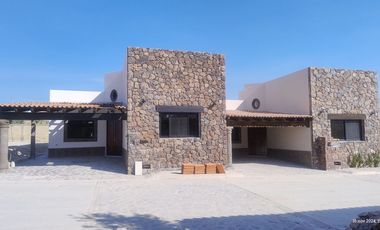 Casa de 1 planta, 3 recámaras, Lote 300 m2, Magnolia Residencial, San Miguel de Allende