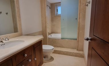 Bosques de las Lomas Venta Preciosa Residencia con alberca, excelente ubicación