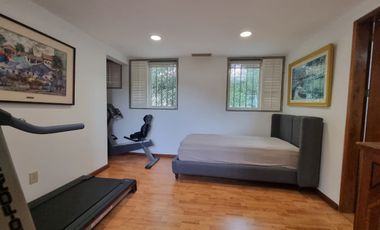 Bosques de las Lomas Venta Preciosa Residencia con alberca, excelente ubicación