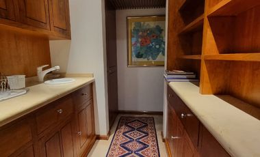 Bosques de las Lomas Venta Preciosa Residencia con alberca, excelente ubicación