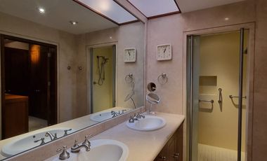 Bosques de las Lomas Venta Preciosa Residencia con alberca, excelente ubicación