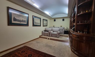 Bosques de las Lomas Venta Preciosa Residencia con alberca, excelente ubicación