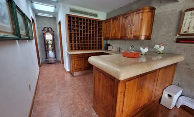 Bosques de las Lomas Venta Preciosa Residencia con alberca, excelente ubicación