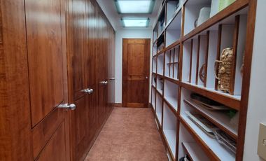 Bosques de las Lomas Venta Preciosa Residencia con alberca, excelente ubicación