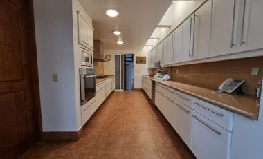 Bosques de las Lomas Venta Preciosa Residencia con alberca, excelente ubicación