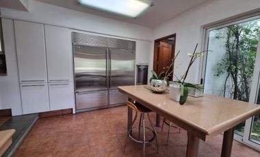 Bosques de las Lomas Venta Preciosa Residencia con alberca, excelente ubicación