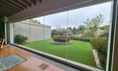 Bosques de las Lomas Venta Preciosa Residencia con alberca, excelente ubicación