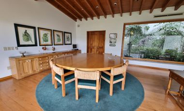 Bosques de las Lomas Venta Preciosa Residencia con alberca, excelente ubicación