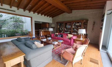 Bosques de las Lomas Venta Preciosa Residencia con alberca, excelente ubicación