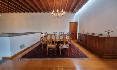 Bosques de las Lomas Venta Preciosa Residencia con alberca, excelente ubicación