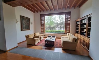 Bosques de las Lomas Venta Preciosa Residencia con alberca, excelente ubicación