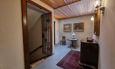 Bosques de las Lomas Venta Preciosa Residencia con alberca, excelente ubicación