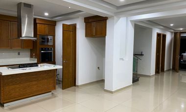 Renta casa en La Cima Con roof Garden Techado