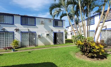 CASA  amplia CON ESTACIONAMIENTO PROPIO ALBERCA ACAPULCO LA MARQUESA