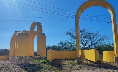 Terreno urbanizado en esquina frente parque en Izamal Yucatán preventa