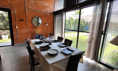 Se vende Loft tipo industrial de 82 m2 con alberca y jardin  en fraccionamiento Aiyana, Xochitepec, Mor.