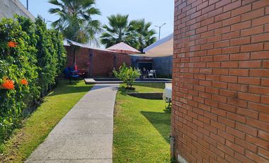 Se vende Loft tipo industrial de 82 m2 con alberca y jardin  en fraccionamiento Aiyana, Xochitepec, Mor.
