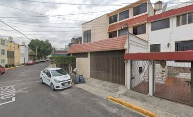 CASA ADJUDICADA EN LAS MARGARITAS, TLANEPANTLA, EDO DE MEX. ATRAS DE MUNDO E. OPORTUNIDAD PARA INVERSIONISTAS.