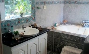 Nuevo precio! Venta casa 3D2B con cabaña 3D1B en sector Las Mariposas, Chillán