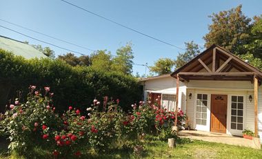 Nuevo precio! Venta casa 3D2B con cabaña 3D1B en sector Las Mariposas, Chillán