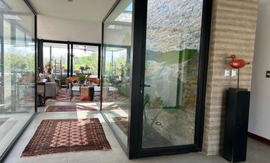 CASA ESTILO MODERNO, CONDOMINIO LAS BRISAS DE CHICUREO, COLINA, 430/2.000 M2, 5 DORMITORIOS, 6 BAÑOS, TERRAZA, QUINCHO Y PISCINA