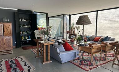 CASA ESTILO MODERNO, CONDOMINIO LAS BRISAS DE CHICUREO, COLINA, 430/2.000 M2, 5 DORMITORIOS, 6 BAÑOS, TERRAZA, QUINCHO Y PISCINA