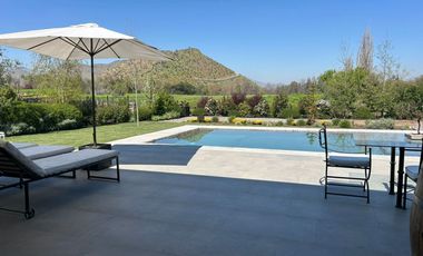 CASA ESTILO MODERNO, CONDOMINIO LAS BRISAS DE CHICUREO, COLINA, 430/2.000 M2, 5 DORMITORIOS, 6 BAÑOS, TERRAZA, QUINCHO Y PISCINA