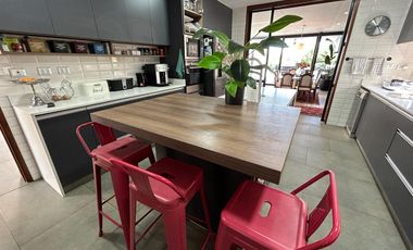 CASA ESTILO MODERNO, CONDOMINIO LAS BRISAS DE CHICUREO, COLINA, 430/2.000 M2, 5 DORMITORIOS, 6 BAÑOS, TERRAZA, QUINCHO Y PISCINA