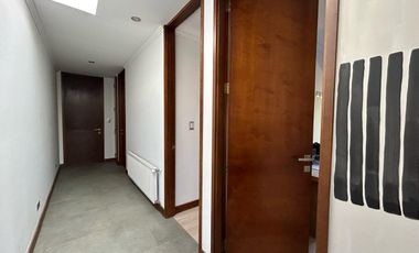 CASA ESTILO MODERNO, CONDOMINIO LAS BRISAS DE CHICUREO, COLINA, 430/2.000 M2, 5 DORMITORIOS, 6 BAÑOS, TERRAZA, QUINCHO Y PISCINA