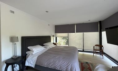 CASA ESTILO MODERNO, CONDOMINIO LAS BRISAS DE CHICUREO, COLINA, 430/2.000 M2, 5 DORMITORIOS, 6 BAÑOS, TERRAZA, QUINCHO Y PISCINA