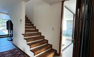 CASA ESTILO MODERNO, CONDOMINIO LAS BRISAS DE CHICUREO, COLINA, 430/2.000 M2, 5 DORMITORIOS, 6 BAÑOS, TERRAZA, QUINCHO Y PISCINA