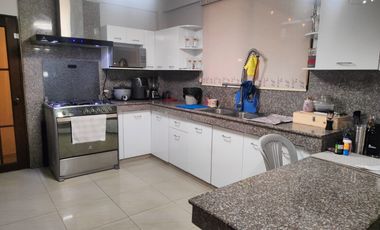 Renta/venta  casa en Urbanización Milann, 4 Dormitorios, por el CC El Dorado