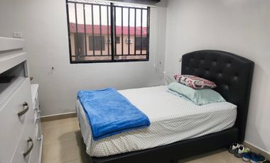 Renta/venta  casa en Urbanización Milann, 4 Dormitorios, por el CC El Dorado