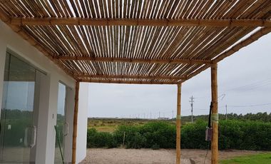 2 HERMOSAS CASAS DE PLAYA Y CAMPO EN LA PUNTA DE BOMBÓN EN VENTA