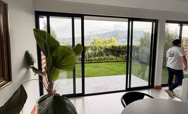 Venta casa por estrenar con hermosa vista en la Viña Alta Tumbaco