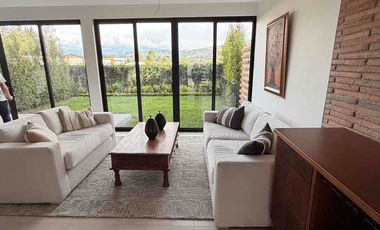 Venta casa por estrenar con hermosa vista en la Viña Alta Tumbaco