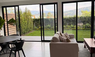 Venta casa por estrenar con hermosa vista en la Viña Alta Tumbaco